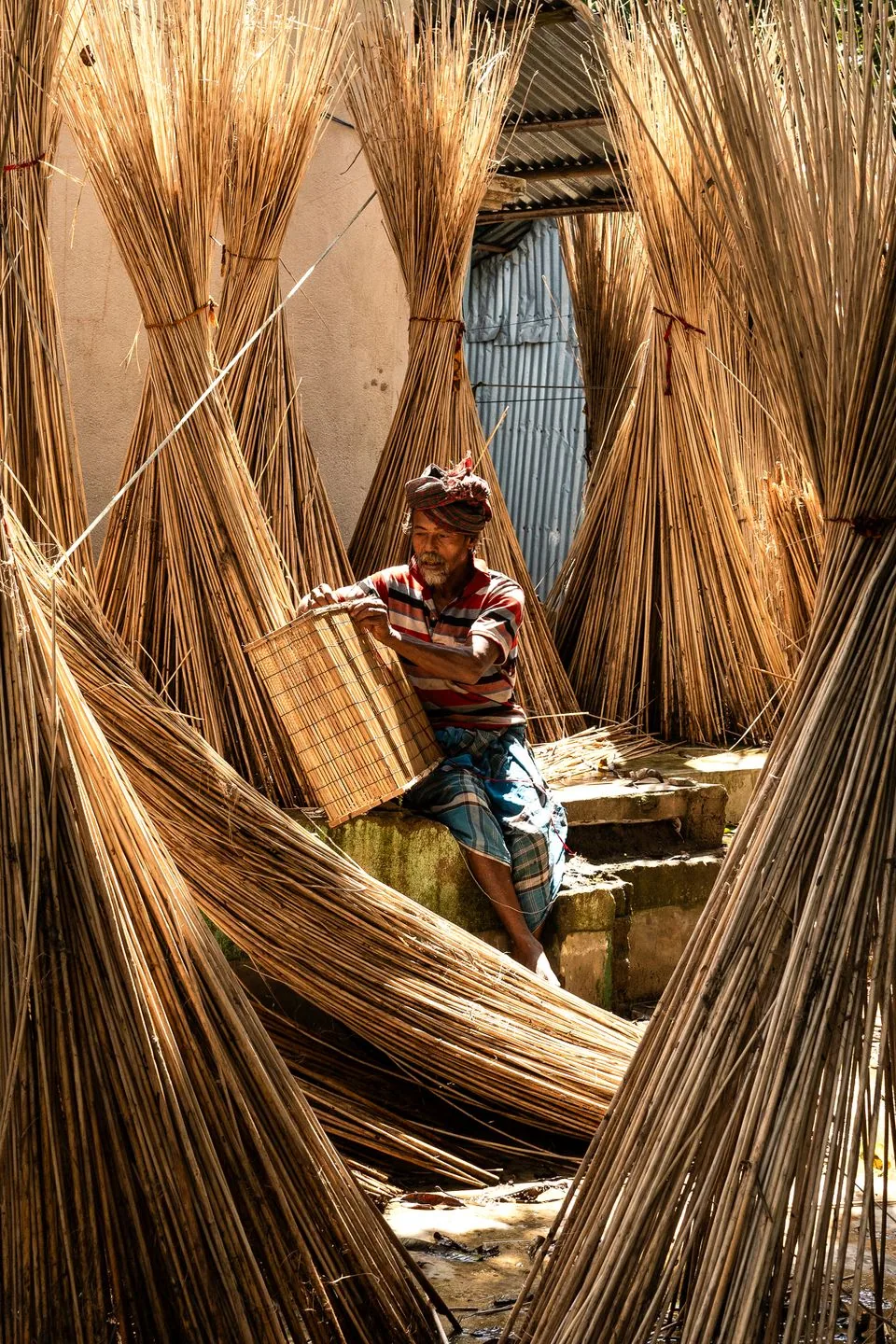 Artisan processing natural reeds in Chakla, West Bengal